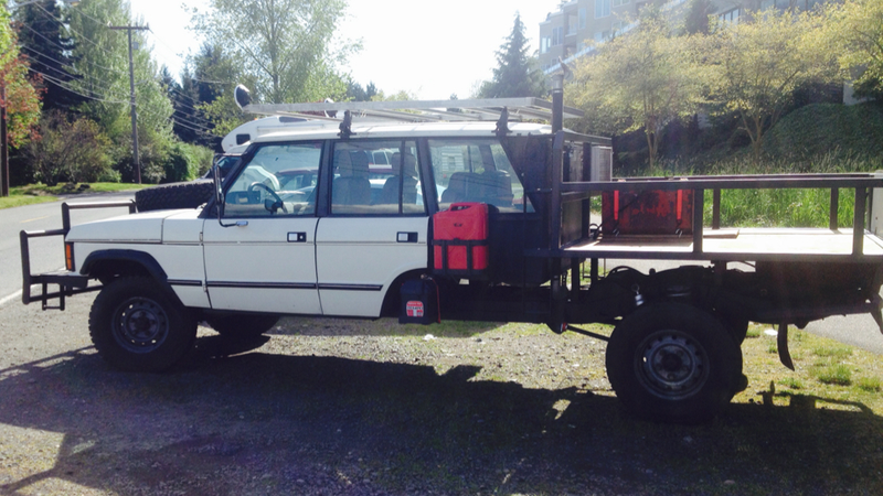 Illustration for article titled These Shade-Tree Mechanics Know How To Make A Real Range Rover Pickup